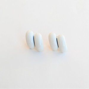 🎃💰3/$25 Vintage 80's Retro White Metal Earrings